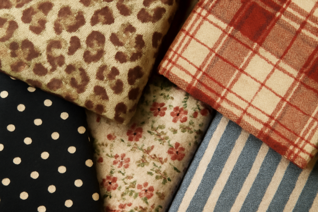 tissus à motifs de tailles variées